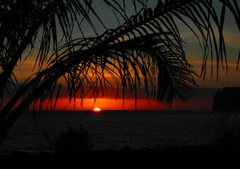 你爱的不是我,你心里还藏着谁,你爱的不是我,是否是我错了,是什么歌里的？