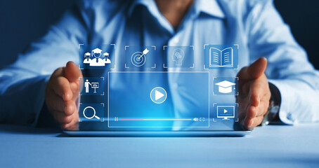 100句英语句子（谚语和名言一共一百句）<带中文翻译>